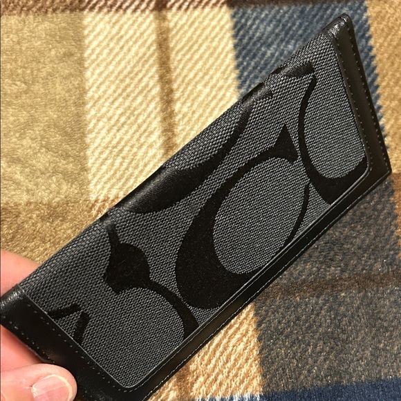 Coach Black Signature Card Holder - Picture 2 of 8